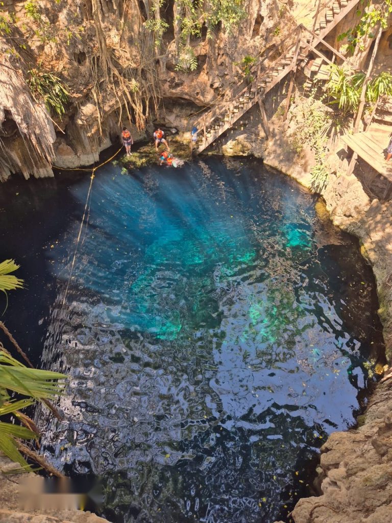 Cenote Yaal Utsil en Yucatán durante tour desde Mérida